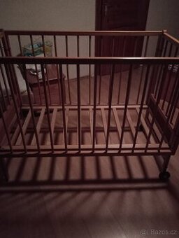 Dětská dřevěná postýlky