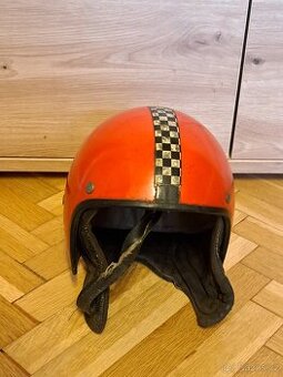 Přilba na veterána, retro přilba- KOVONA KARVINÁ- horší