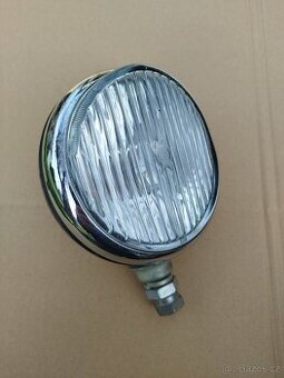 Přídavný světlomet asi nepoužitý na veterán