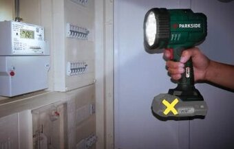 Aku světlo parkside I do auto zásuvky