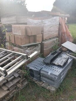 Cihla pálená a ostatní materiál.