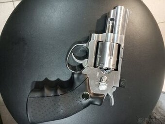 Prodám vzduchovou pistoli colt Legends s25