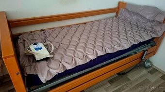 Elektricky polohovatelná postel vč. antidekubitní matrace