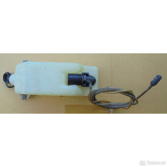 Peugeot 309 nádržka ostřikovačů zadní s motorkem