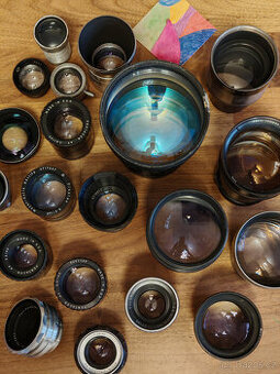 Prodám velký počet projekčních objektivu