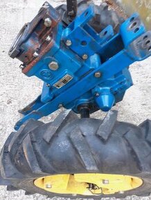 Prodám malotraktor AGZAT převodovka kola s vnějším I vnitřní
