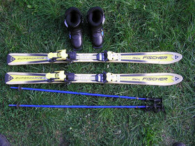Dětský lyžařský set: lyže 118 cm + hůlky + boty + helma