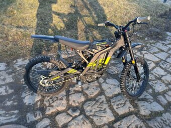 Motocykl Surron Light Bee X – TOP stav, minimálně používaná.