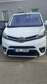 Pronajmu minivan pro 9 osob - 1