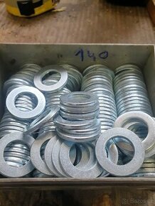 Spojovaci materiál - 1
