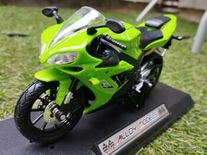 Yamaha YZF-R1 (model 1:12) - 1