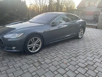 Tesla S 85. - 1