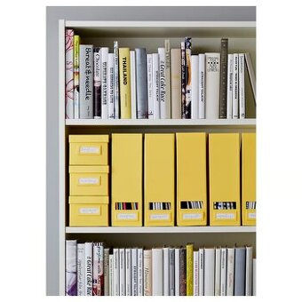 Bily IKEA knihovna
