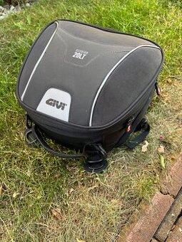Givi - zavazadlo na sedlo