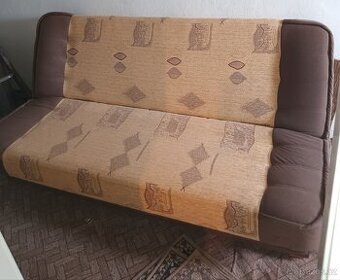 Rozkládací pohovka skoro nepoužívaná.