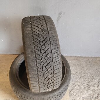 Zimní pneumatiky 235/45/18