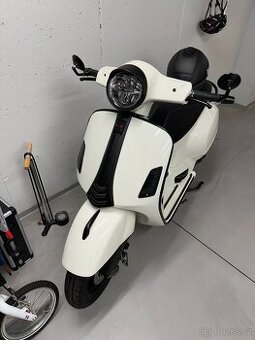 Vespa GTS Super 300 HPE – Designová bestie s duší závodníka