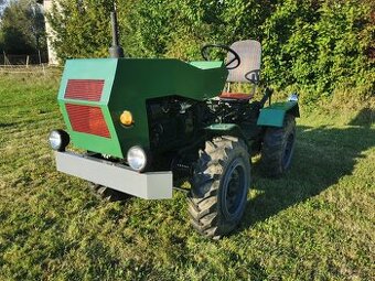 Malotraktor TATRA 805