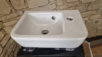 Malé umyvadlo Villeroy Boch + push-open výpusť