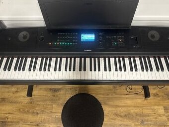 Yamaha Protable Grand DGX-670 - 1