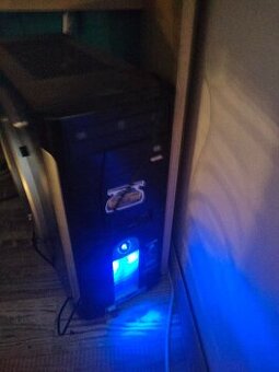 Herní-pracovní PC.