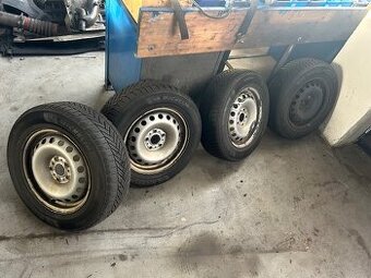 Zimní pneu + plechové disky z Mercedes Citan/ Renault Kango