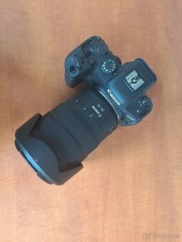 Digitální fotoaparát značky Canon R6 + objektiv, nabíjecí ba