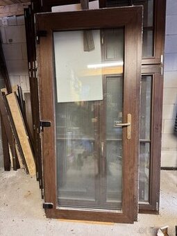 Plastové vchodové dveře