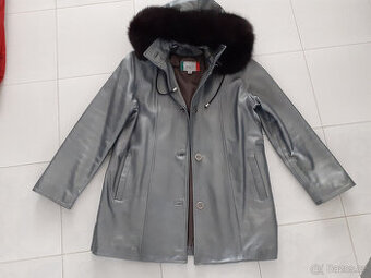 Kožená dámská zateplená bunda s kapucí vel. M