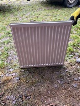 Malý teplovodní radiátor