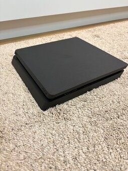 Playstation 4 + 7 her + 2 ovladače - 1