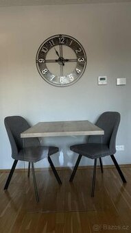 Šedé jídelní čalouněné židle