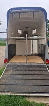 Přeprava koní a jiných nákladů