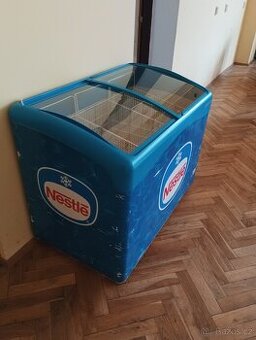 Pultový prosklený mrazák