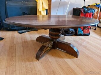 Celomasivní konferenční stůl