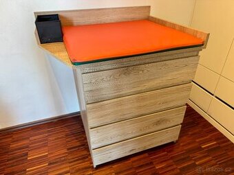 Přebalovací pult s komodou