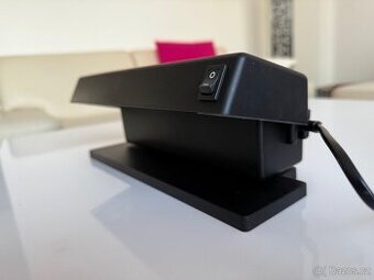 UV lampa na ověření pravosti bankovek