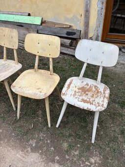 Staré židle za odvoz
