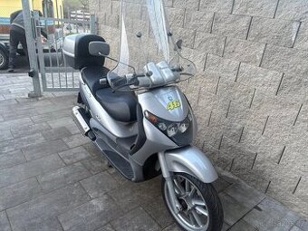Piaggio bevely 125