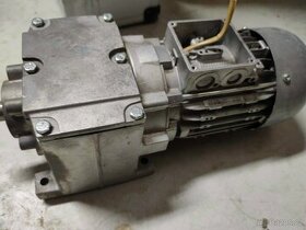 motor s převodovkou lenze - 0,47kw, cca 130 ot/min - 1