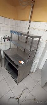 Robustní nerezový pult s horní dvoupatrovou policí