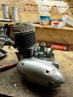 Motor jawa 250 kývačka