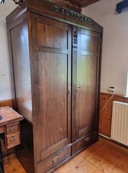 Starožitná secesní skříň