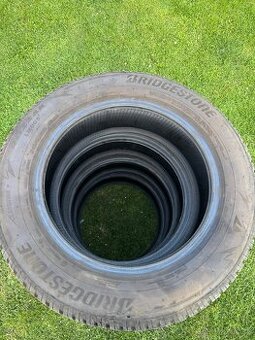 Zimní pneu 215/65 R17