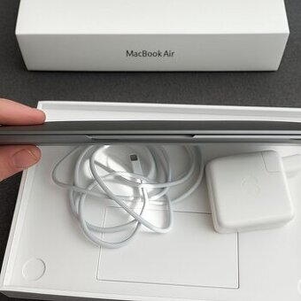 Macbook M1 chip 8 GB LPDDRx 256GB SSD v top stavu