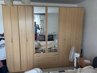 Šatní skříň jako nová 270cm