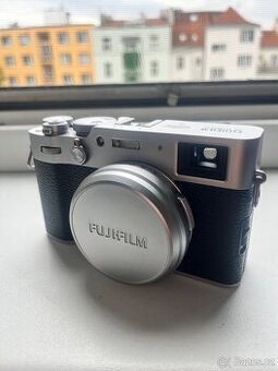 FUJIFILM X100V