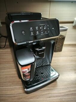 Plně automatický kávovar Philips LatteGo