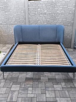 Prodám manželskou postel 180cm x 200cm