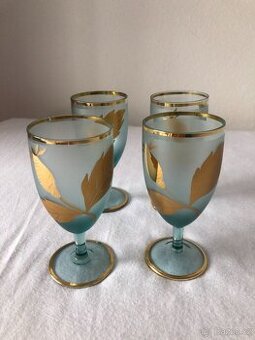 Skleničky na nožičce